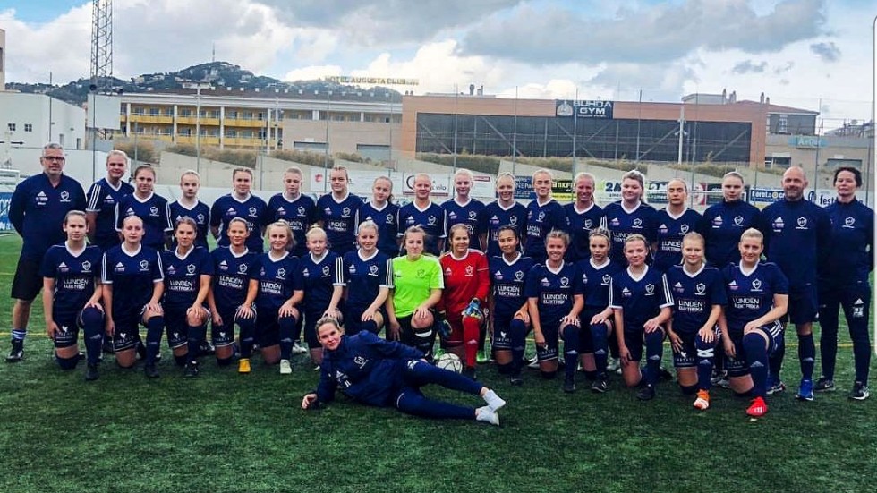 Östervålas fotbollstjejer arrangerar fest på Skogsvallen den 21 september.