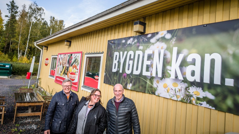 Thord Hägg, Annika Gustafsson Lif och Gert Suber jobbar idellt med handeln i Oxsätra för att landsbygden ska leva.