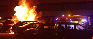 Flera personbilar i brand i Brandkärr