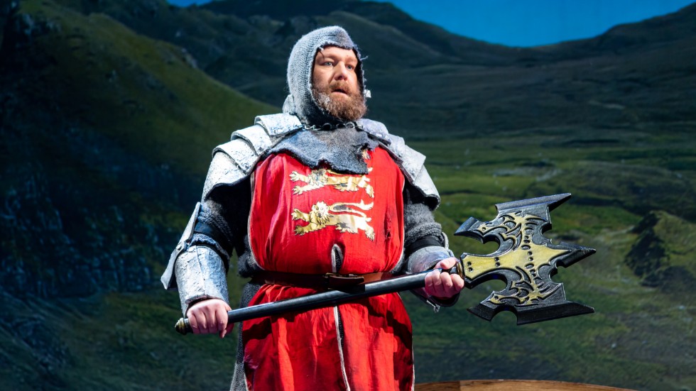 Mats Genfors från Vimmerby spelar Kung Richard Lejonhjärta i musikalen om Robin Hood som är ute på turné.