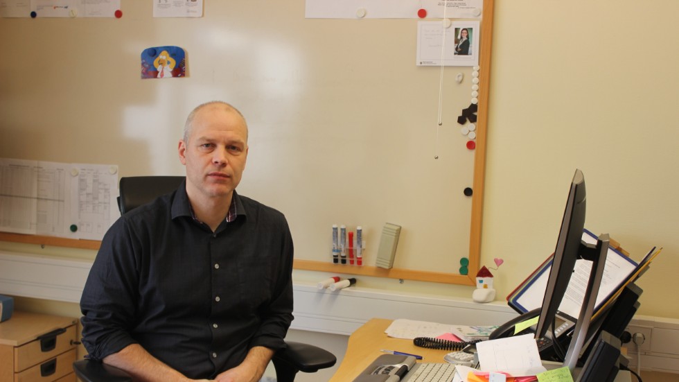 Värgårdsskolans rektor Johannes Kullered är positiv till studiecoacherna och arbetet som de gör.