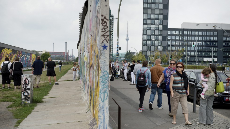 "Det som återstår av Berlinmuren" är ord som förekommer i Trettondagens ledare av Stig-Björn Ljunggren. Därför en bild av en dela v det som återstår av Berlinmuren.