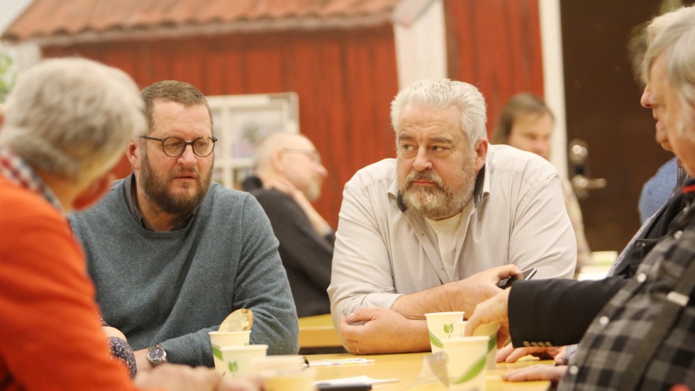 Bertil Eklund (NP) (i mitten) kämpar för ett medborgarkontor i Valdemarsvik enligt partiets önskemål.