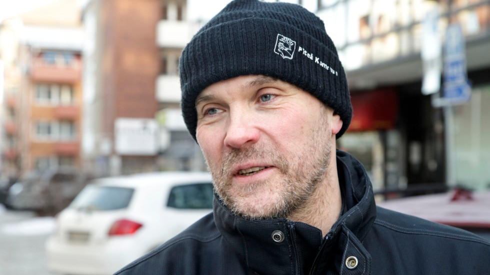 Alf Vonkavaara, parkeringsövervakare på Piteå kommun, säger att skyltningen följer vägmärkesförordningen, men att kommunen också övervägar att förstärka taxiskyltningen ytterligare. 