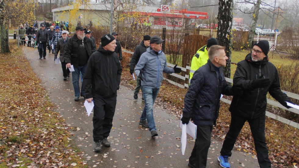 Det talades rent av om deltagarrekord när den sista ortsvandringen för året genomfördes i Mörlunda. Invånare och kommunens sex representanter gick en slinga för att diskutera synpunkter och förbättringar.  