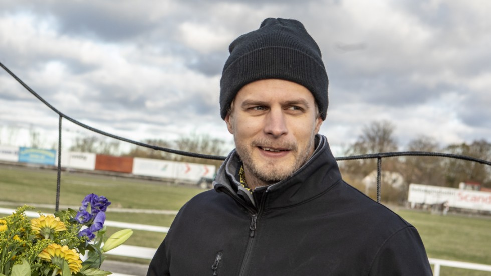 Simon Röcklinger, travbanechef på Visbytravet är nöjd med årets säsong och tycker att de hanterat spel vi appar och kontantlösheten bra.