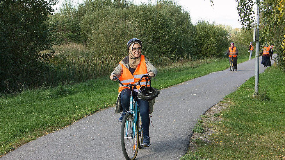 Dhuha Muhammed Shalash Al-Kinani har inte cyklat sedan hon var 15 år - men hon har redan fått upp tekniken. 