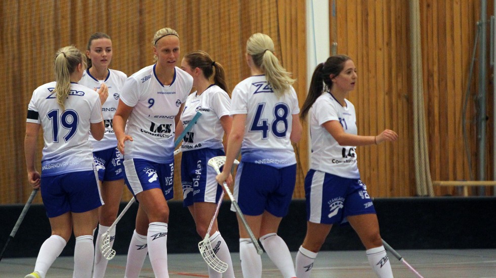 Josefine Nilsson (nr 9) är tillbaka i IBF och gjorde mål mot Mälardalen.