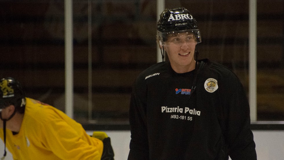 Henrik Eriksson gjorde Vimmerby Hockeys första mål den här säsongen. "Det känns otroligt roligt", säger han. 