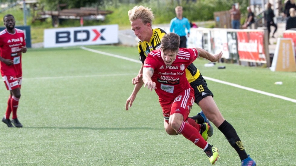Friska Viljors Herman Johansson, i gul/svart tröja, har haft ett möte med IFK Luleå. 