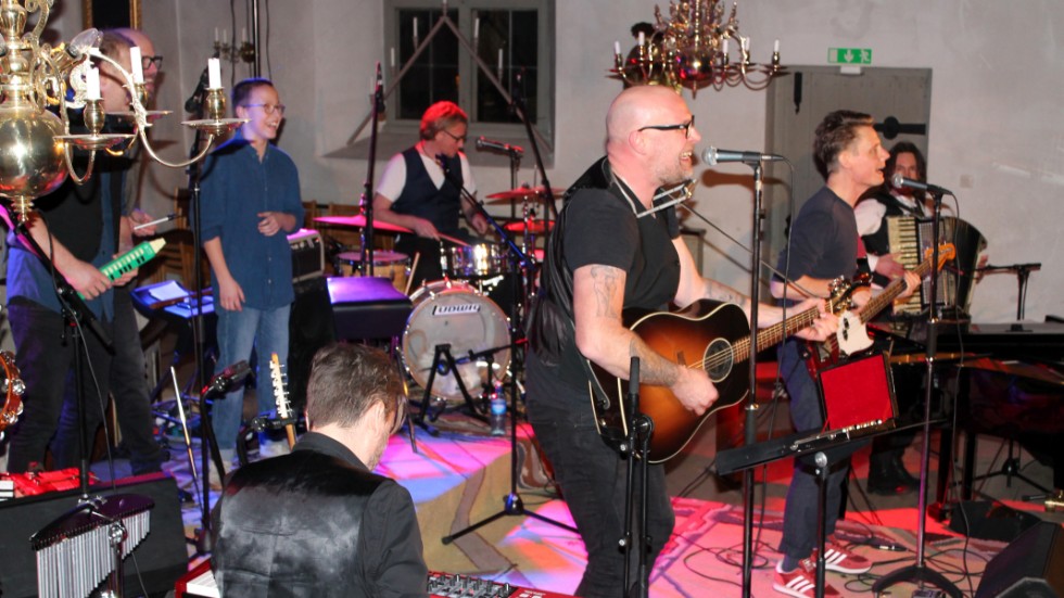 Duon Fredrik Frallan Jonsson och Henrik Nilsson var i toppform när de tillsammans med flera andra musiker bjöd på konsert i Kisa kyrka.
