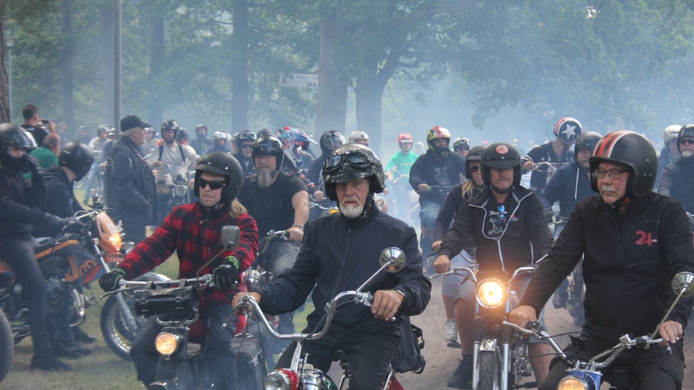 612 mopedister kom till årets Rock´n Roll Rally. Tillsammans bidrog man med 9 200 kronor till Barncancerfonden.