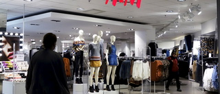 H&M ser över permitteringar