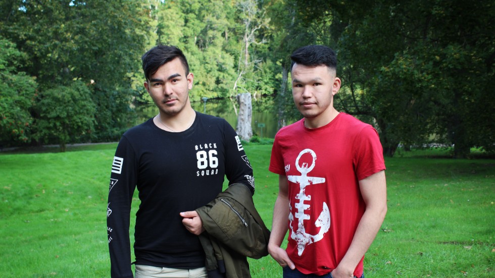 Mostafa Amini och Abbas Yosefi är två av många ensamkommande afghaner som nu läser vård- och omsorg på gymnasiet.