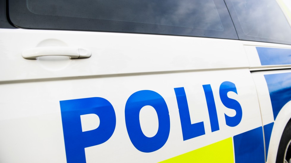 Två män som klottrade på en tågvagn i Gnesta greps i Södertälje.