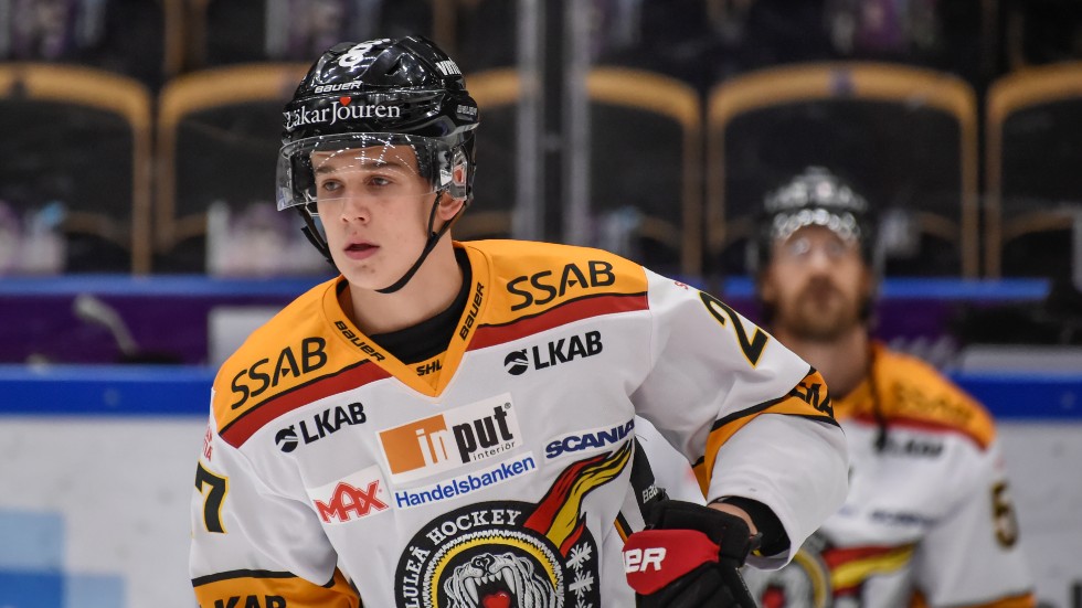 Backen Nils Lundkvist leder Luleå Hockeys interna poängliga med 16 poäng på 22 matcher. 