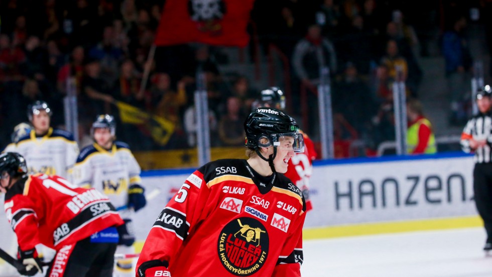 Luleå Hockeys talang Albin Thyni Johansson fick göra efterlängtad SHL-debut i mötet med HV71. 