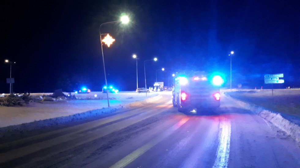 Tre personbilar och en lastbil kolliderade i Gällivare.