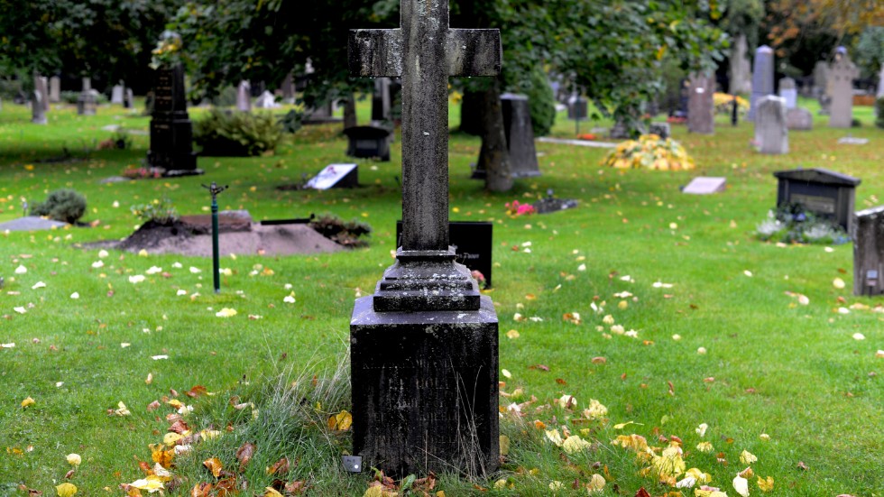 På många håll försvinner både gravstenar och gravplatser efter ett par årtionden. 