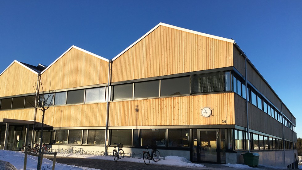 Knivsta kommun bör snarast bygga en sporthall på Adolfsbergsskolan, skriver Viggo Tjäderdal.