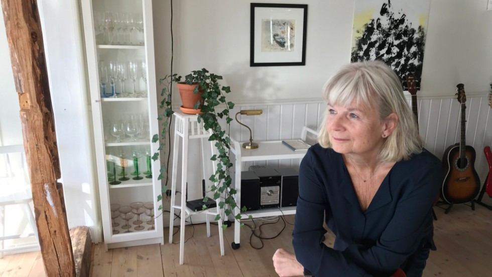 Signe Landin, 70 år, är uppvuxen i Eskilstuna men har bott i Stockholm under större delen av sitt liv. För ett och ett halv år sedan utbildade hon sig till officiant för borgerliga begravningar.