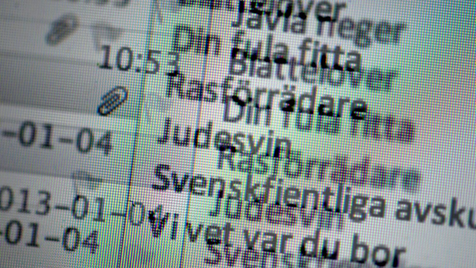 På fredagskvällar passar, företrädesvis, män i åldrarna 40–60 år på att uttrycka hat och skriva nedsättande om journalister på nätforumet Flashback.