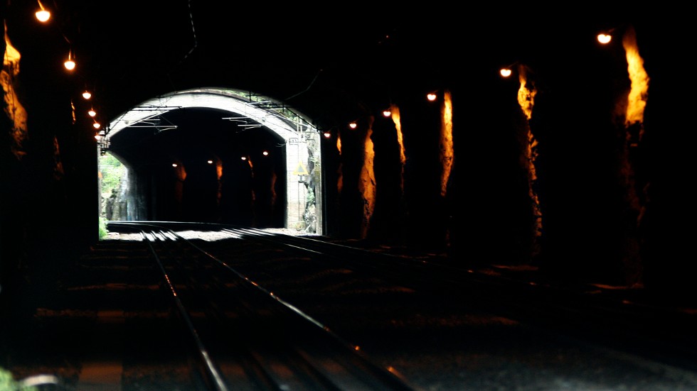 Tågtunneln i Graversfors. Framöver kan en ny tunnel byggas genom bergen i Kolmården.