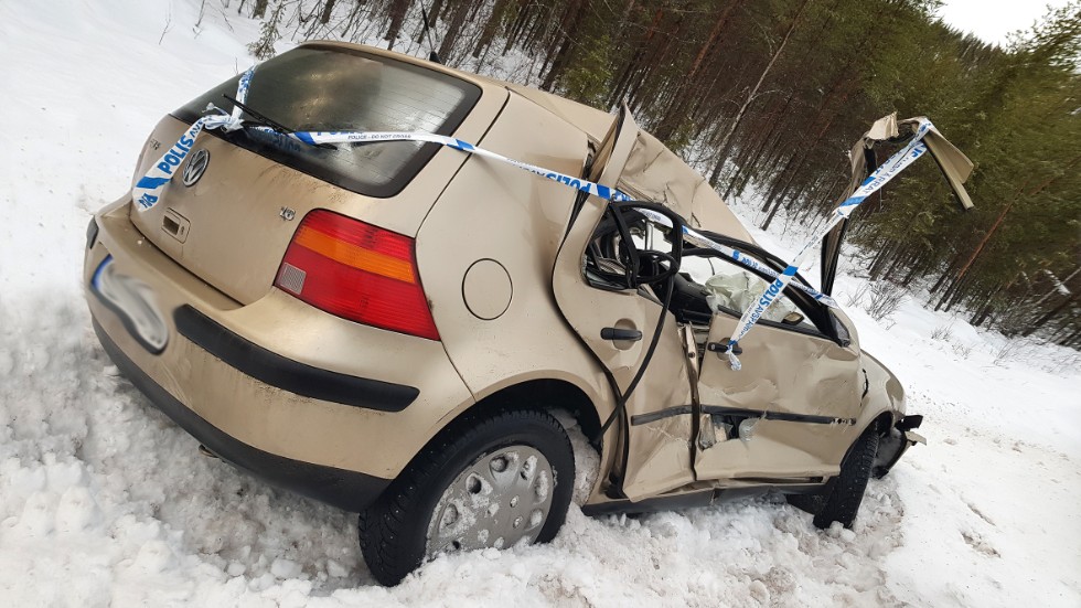 Halkan ställde till det på flera platser i länet under onsdagen. Norr om Överkalix inträffade en olycka mellan en personbil och en lastbil. Ingen person ska dock ha kommit till skada. 