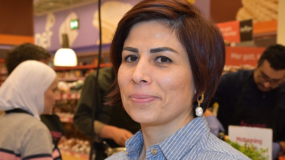 Reem Alhaddad, projektansvarig på Västerviksvärd, säger att mat förenar alla människor och att det därför är en bra aktivitet att göra tillsammans. 