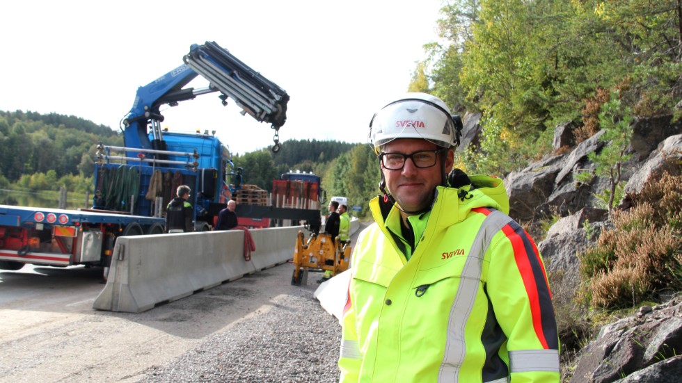 Mikael Ralphsson, arbetsledare vid Svevia i Kisa, meddelar att vägarbetet som pågått under de senaste veckorna förmodligen är färdigställt under onsdagen (25:e september).
