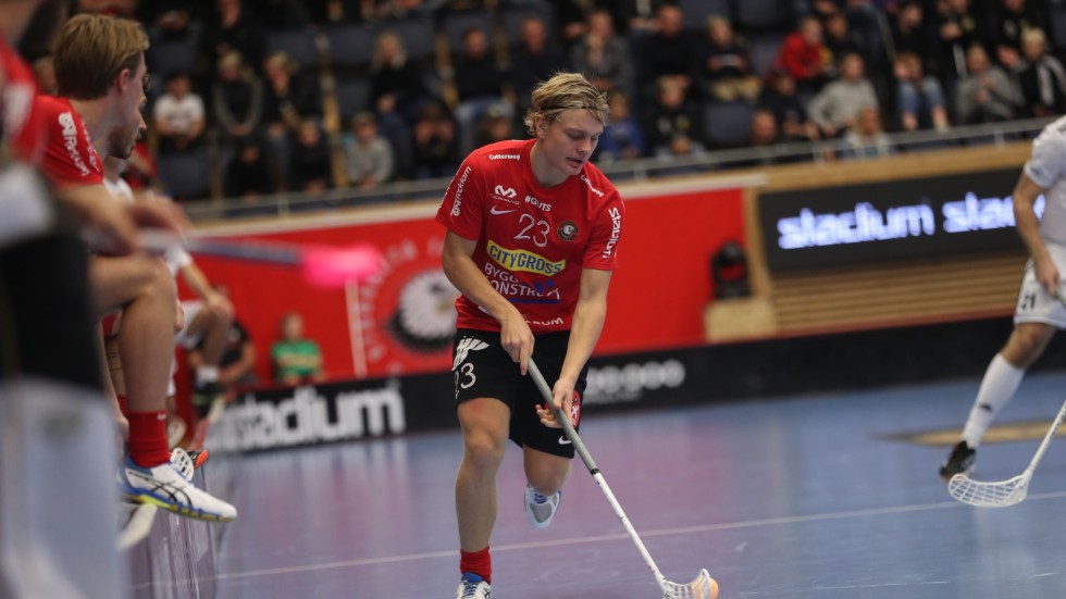Från rödsvart till blågult. Storvretas Hampus Ahrén debuterar i a-landslaget i november.