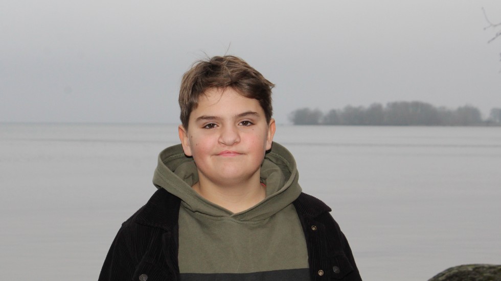 Albert Hellström, 14 år, arrangerar en välgörenhetsauktion till förmån för Operation Smile.