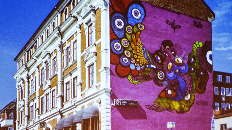 Den stora väggmålningen på Kungsgatan i Luleå prydde fasaden i väntan på att en ny byggnad kom på plats. 