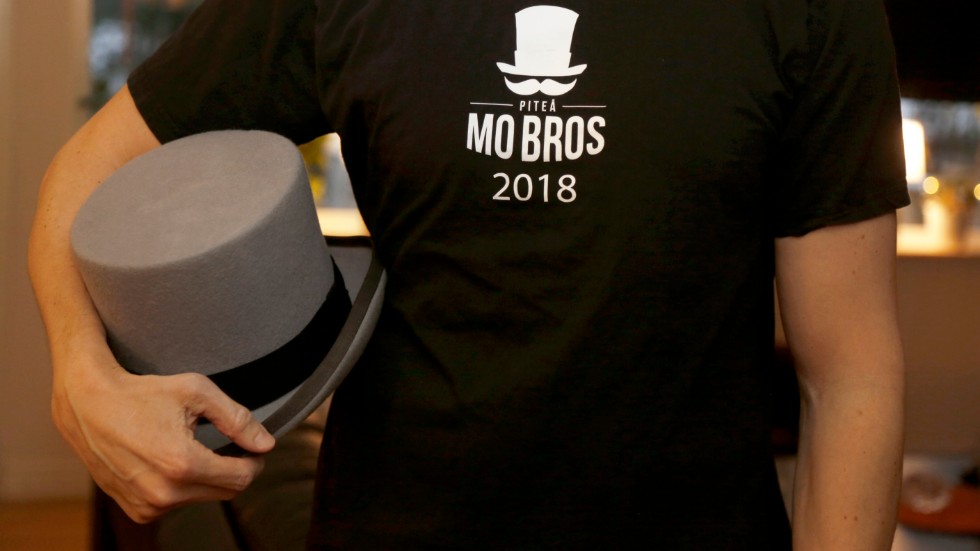 Hatten åker på vid högtidliga tillfällen och är en symbol för Piteå Mo Bros.