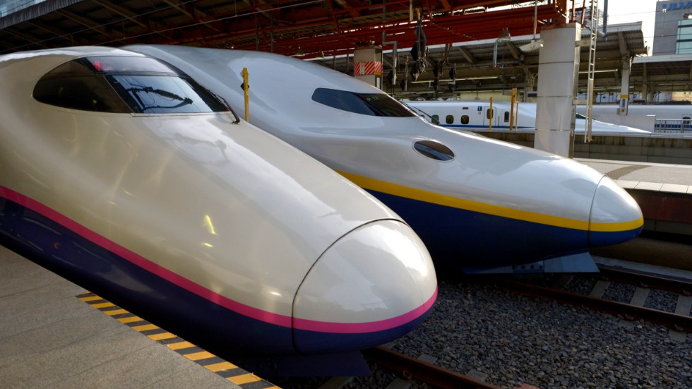 Höghastighetståg, likt japanska Shinkansen på bilden, är en punkt på januariavtalet som nu torde stå inför sin avskrivning.