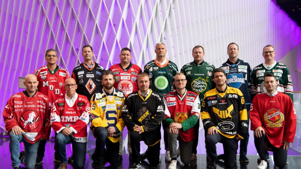 De allsvenska lagens tränare på upptaktsträffen. AIK-tränaren Jussi Salo i mitten i främre raden.