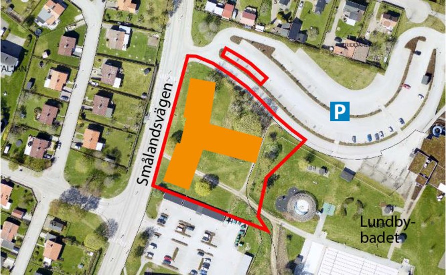 Mellan badets parkering och boendeparkeringen i Östra Lundby ska Mjölbys nya vårdboende byggas.
