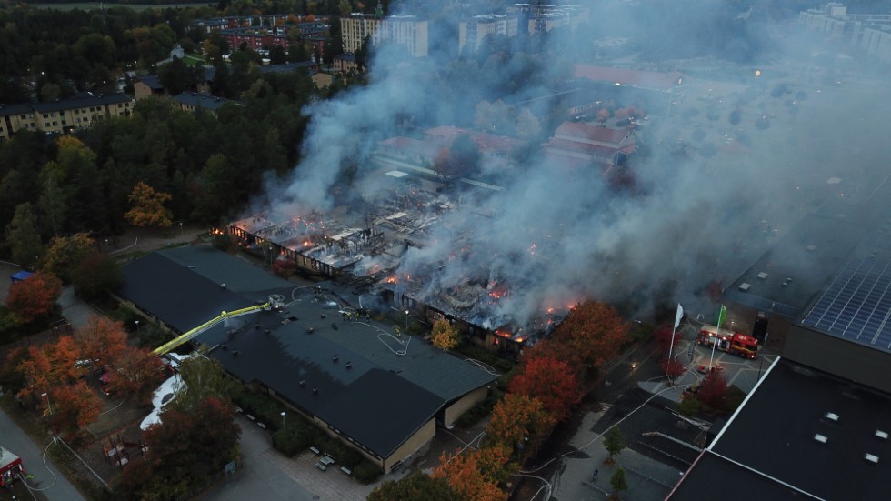 Branden som startade natten mot den 8 oktober 2018 kom att lägga större delen av Gottsundaskolan i ruiner. Släckningsarbetet försenades eftersom skolans automatiska brandlarm inte var kopplat till SOS Alarm. Röken kunde synas över stora delar av Uppsala. 