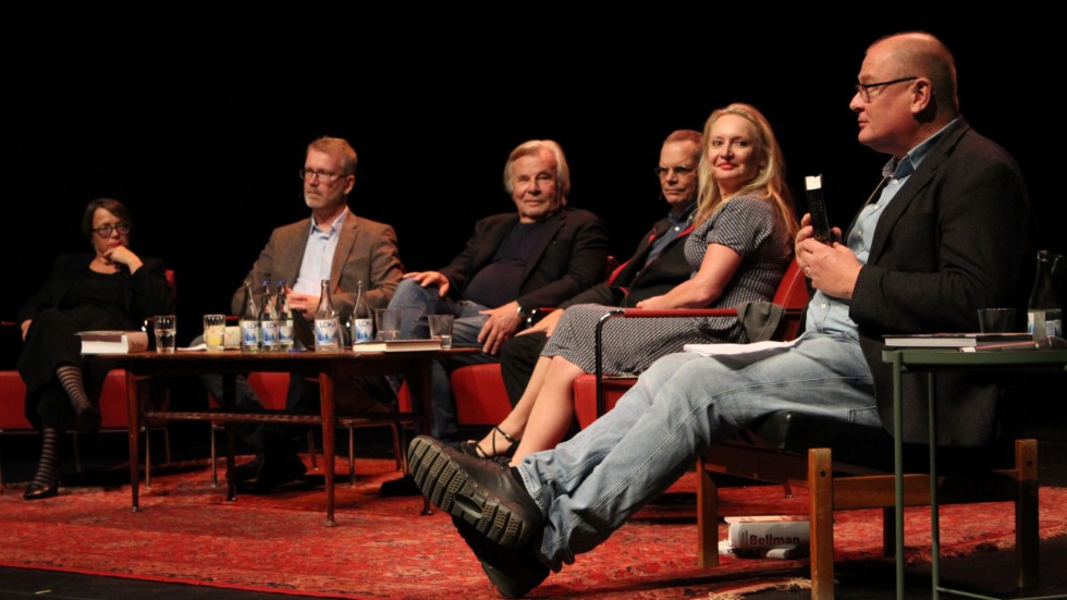 Författarna Carina Burman, Göran Redin, Jan Guillou, Per Jensen, Karin Bojs presenterades av samtalsledaren Jakob Carlander.