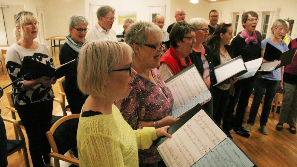 Kyrkokörerna i Mörlunda och Målilla gjorde en gemensam konsert som gav ett stort bidrag vill Världens barninsamlingen.