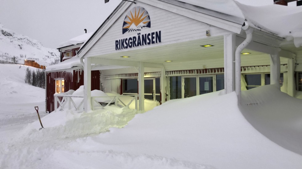 Ännu är det länge kvar till liftarna öppnar men det finns redan gott om snö i Riksgränsen. 