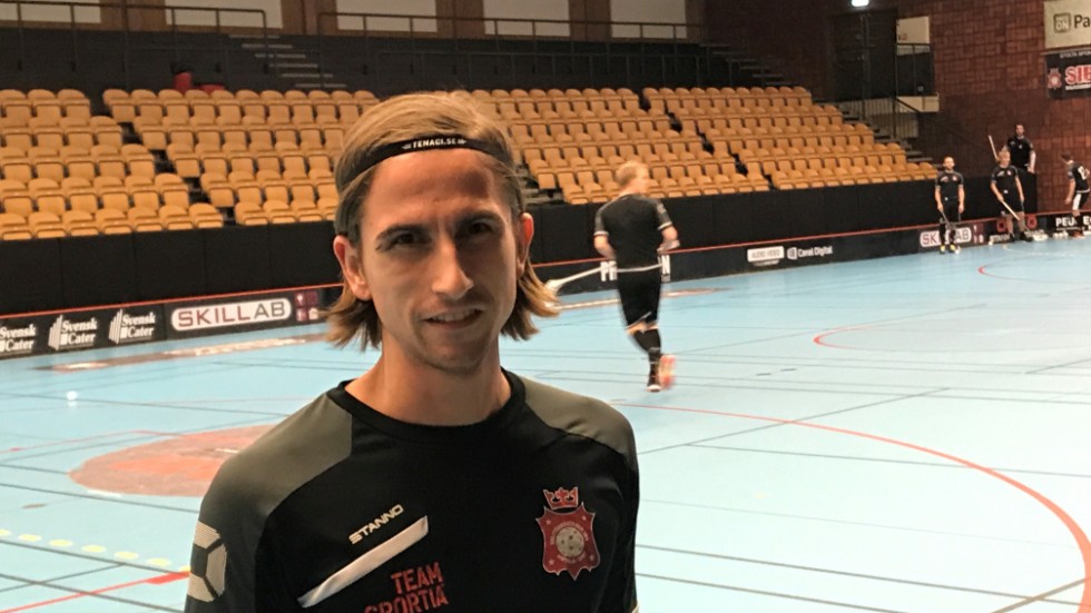 Vimmerbykillen Kim Karlsson har gjort nära 200 mål på division 2-nivå. Nu njuter han av att spela i ettan med Solfjäderstaden och på torsdagen väntar ett spännande derby mot Ledberg i Linköping.