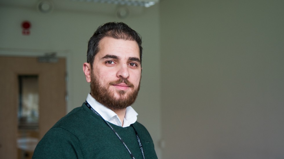 Anas Satleh arbetar på Västerviks gymnasium och är i färd med att börja studera för att ta lärarlegitimation.   