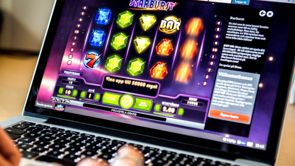 Kvinnan har ett spelberoende och alla pengar som hon lurade av arbetsgivaren spelades bort på nätcasino.