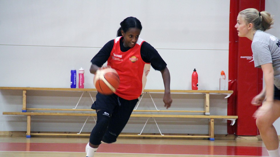 Milen Hagos är tillbaka i moderklubben Uppsala basket för att spela i basketligan tre år efter debuten.