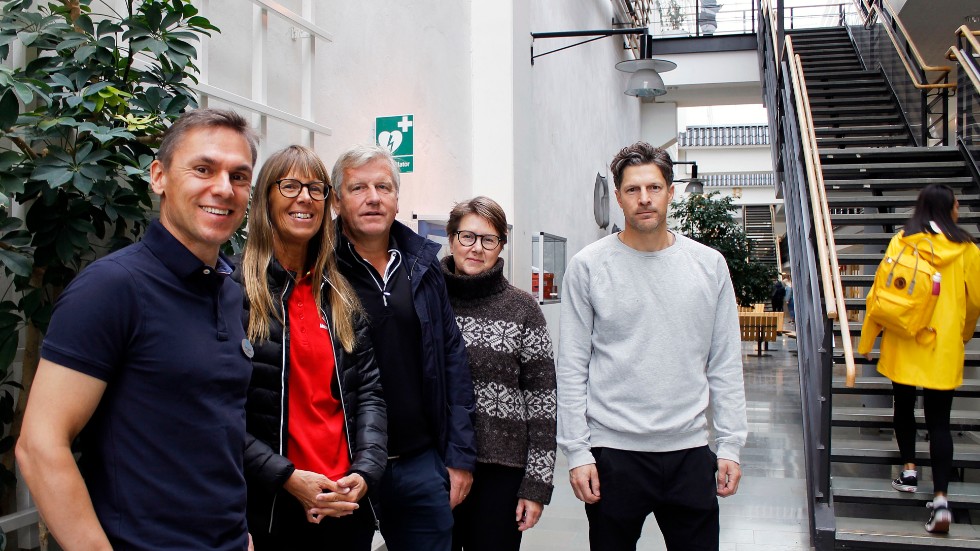 Skola och simhall ska utbilda ihop. Från vänster: Hans Egbert, Marie Ekman, Thomas Martinsson, Camilla Krig och Jöns Samuelsson.