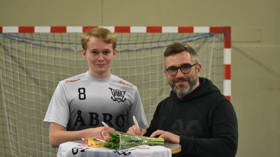Adrian Brorsson är Vimmerby IBK:s första nyförvärv inför säsongen i division ett(?). Fler tillskott kan det bli.