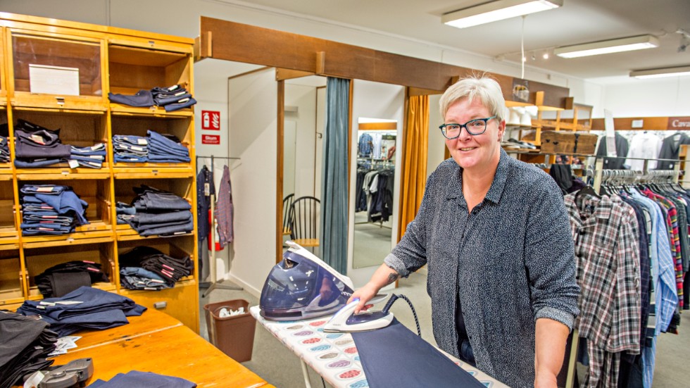 Lenita Holmgren är en av finalisterna som kan vinna priset "Oxelösunds trevligaste butikssäljare". 