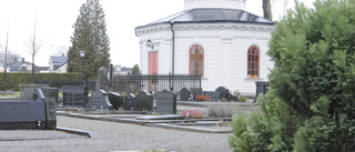 I vår provtrycks gravstenarna i Västervik