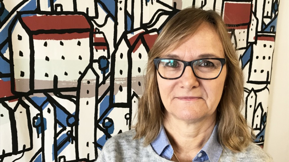 Lottie Ånedal, handläggare på Hyresgästföreningen i Eskilstuna, fungerar ofta som medlare mellan hyresvärd och hyresgäst när det finns problem som hyresvärden inte löser.